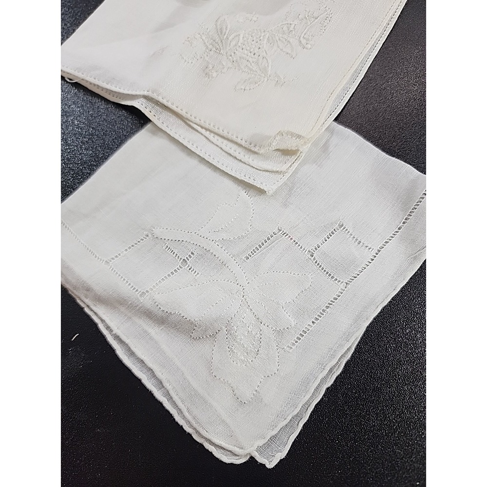 Vintage Dainty White Linen Hankie with Lace Trim Wedding Set Of 3 - Picture 4 of 8